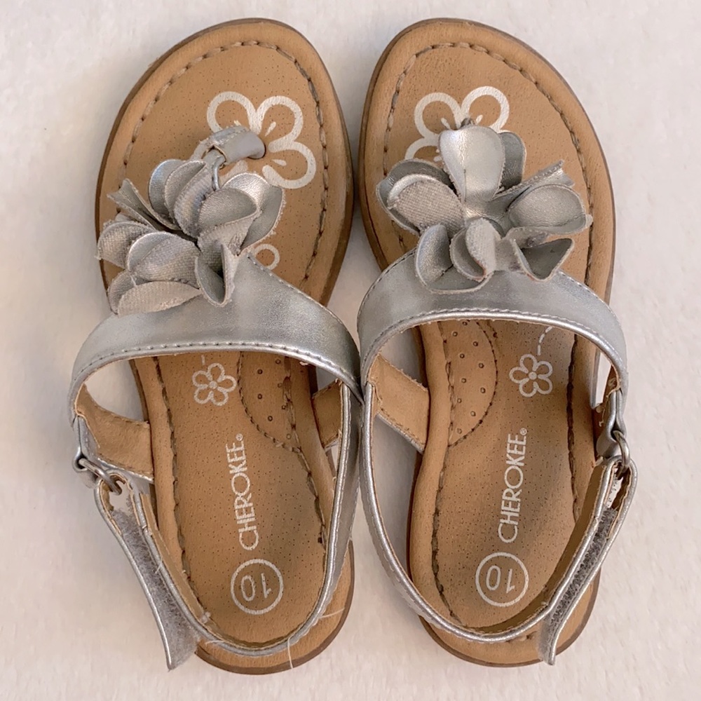 {Target} Cherokee | Silver Flower Spring/Summer Side Closure Sandal (10) - Picture 7 of 13